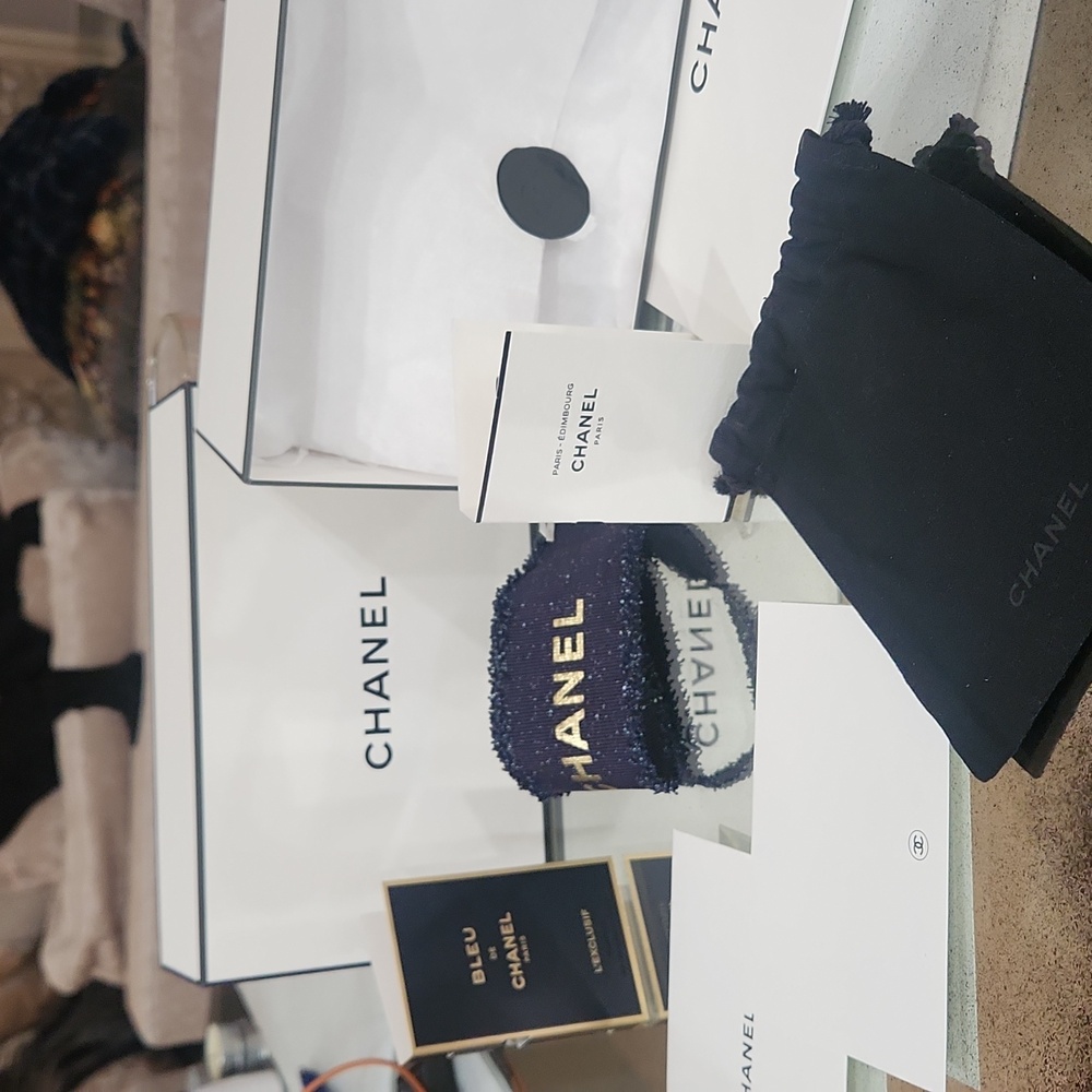 CHANEL LuxuryGift Box  2Perfume Sprays Rare 🚨Cleaning Cloth Camilla Flower